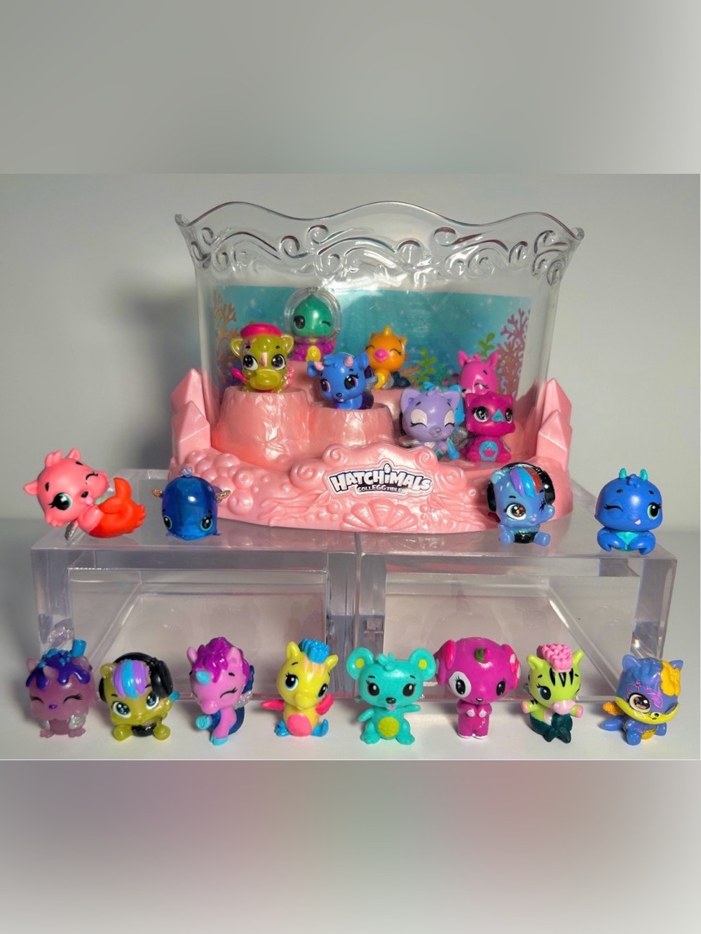 Hatchimals Mermal Magic Aquarium Playset with 20 Figurines